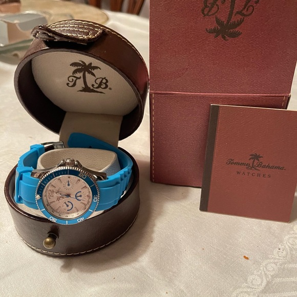 Women’s Tommy Bahama wrist watch w/ original box . - Picture 2 of 6